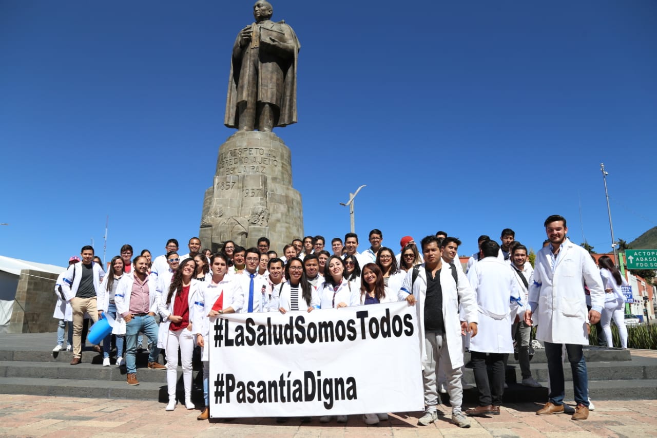 Estudiantes de la UAEH se unieron al Movimiento Nacional de Pasantes. (Jorge Sánchez)