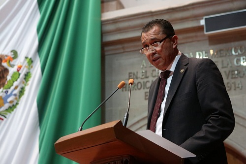 El legislador Gerardo Ulloa durante la presentación de la iniciativa. (Especial)