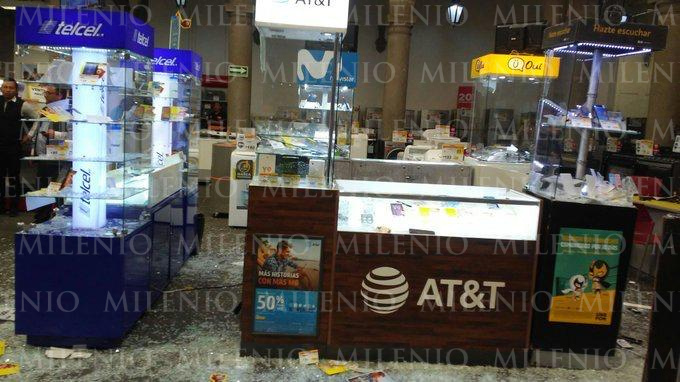 Roban celulares del Elektra del centro histórico (Andrés Sánchez)