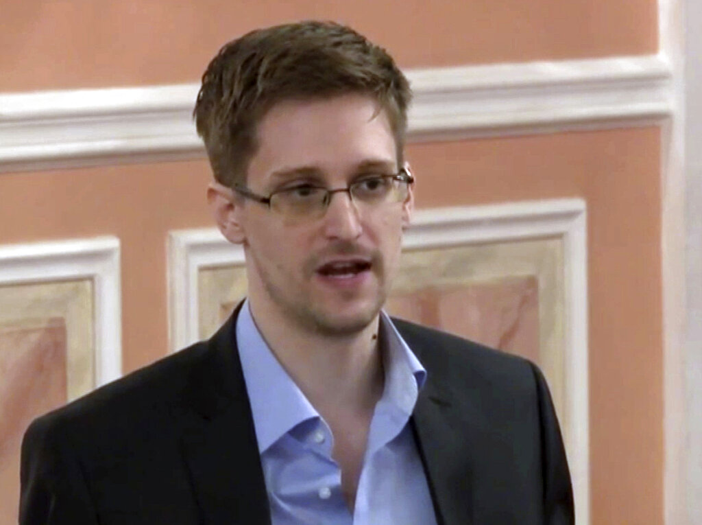 Snowden se enfrenta a cargos de espionaje en Estados Unidos por los que podría ir a la cárcel durante décadas. AP