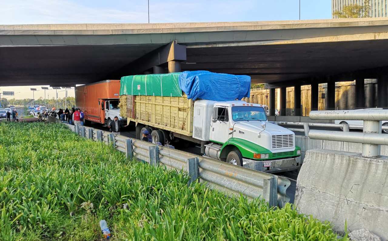 En Periférico hombre cae y muere atropellado- Grupo Milenio