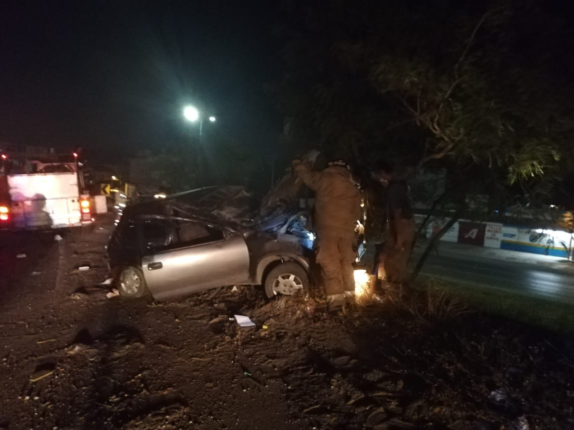 Conductor huye tras volcar su carro e incendiarse en Altamira (Foto/Anahy Meza)