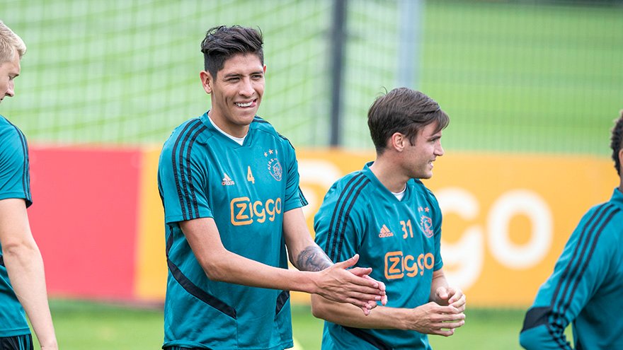 Edson Álvarez en su primer entrenamiento con el Ajax (Twitter: @AFCAjax)