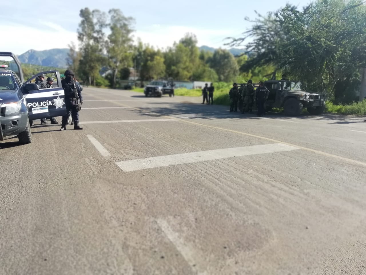 Fuerzas de todos los órdenes llegaron al lugar donde ocurrió el ataque en Valle de Santiago. (Especial)