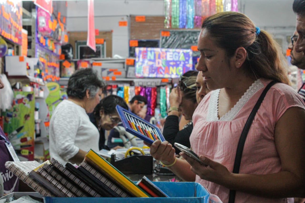 Gastos por compra de útiles escolares asciende a más de 15 mil pesos (Daniela Manzano)