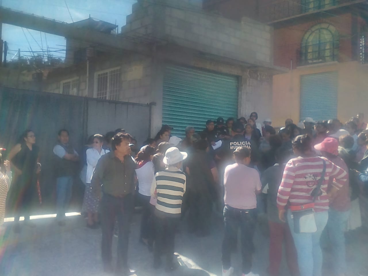 Vecinos convocaron a una reunión para solucionar el problema, la alcaldesa no llegó. (Elizabeth Hernández)