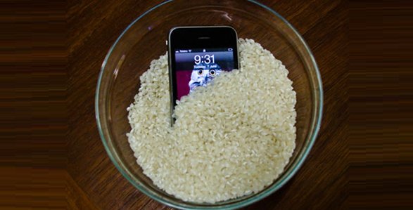¿El arroz  sirve cuando un celular se cayó al agua? (Twitter soyunabateria)