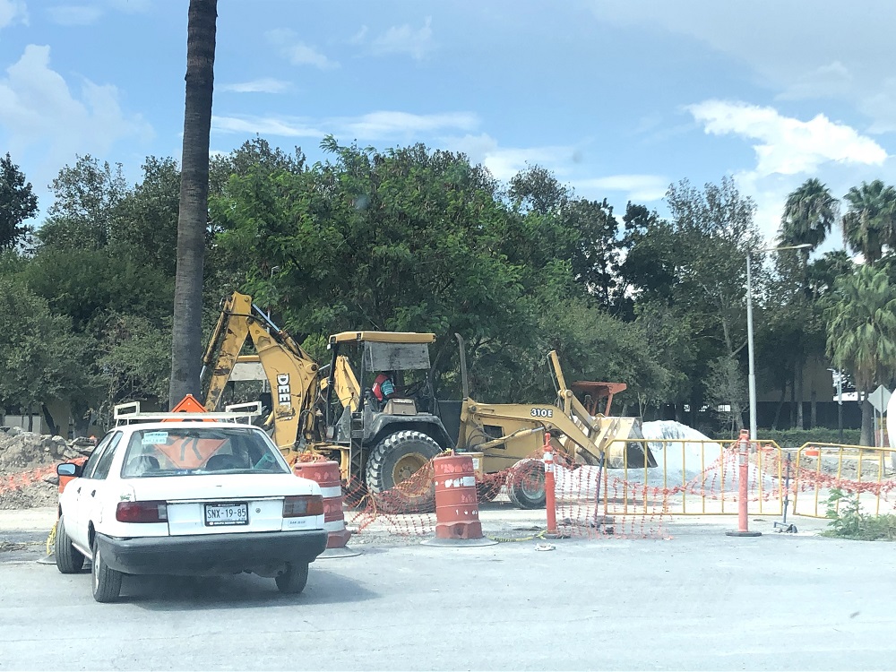 La salida para la avenida Manuel L. Barragán seguirá estando por la parte trasera, por el estacionamiento que rodea el estadio universitario. (Victori