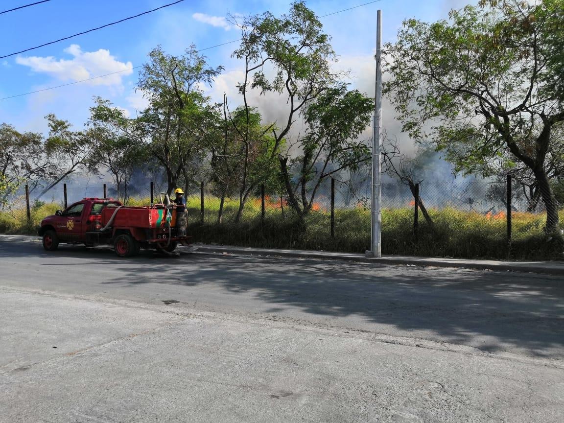 Terreno baldío incendiado debido a altas temperaturas en Guadalupe, NL. (Foto: Erik Rocha)