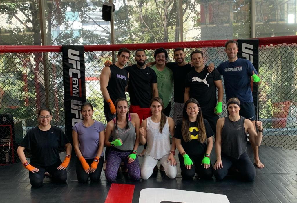 Yaír Rodríguez, Alexa Grasso e Irene Aldana comparten conocimiento (Carlos Contreras Legaspi)
