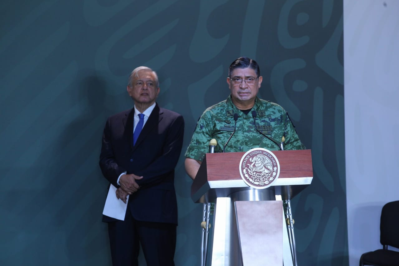 Participación de fuerzas federales en operativos de seguridad en el EDOMEX. AMLO y Luis Cresencio Sandoval. (Foto: Omar Franco)