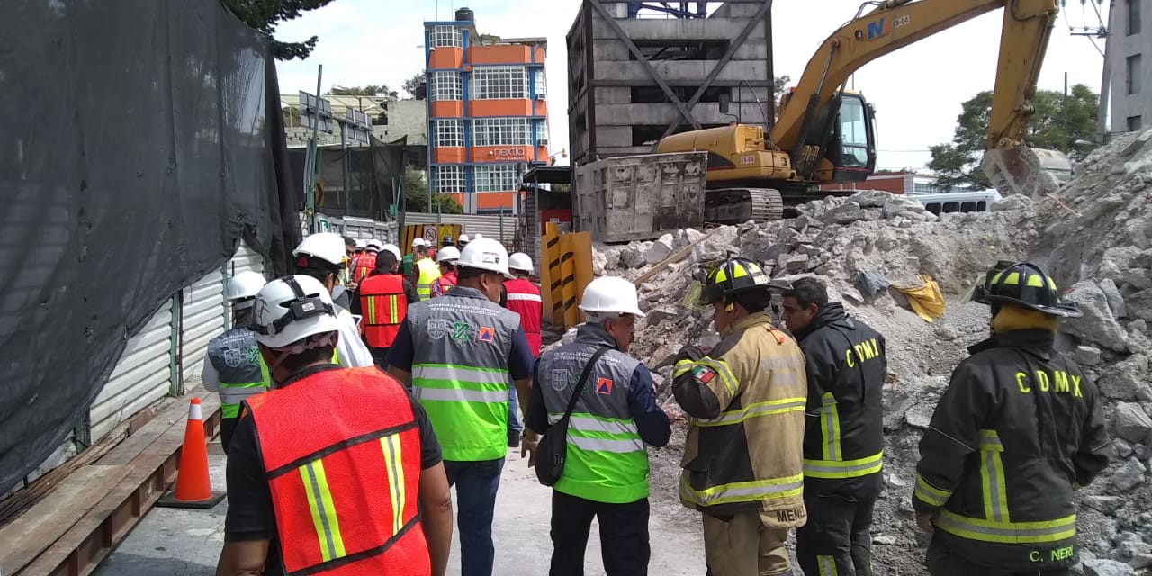 Recorrido de habitantes de Miguel Hidalgo en las obras de ampliación de la Línea 12. (Tomado de @SGIRPC_CDMX)