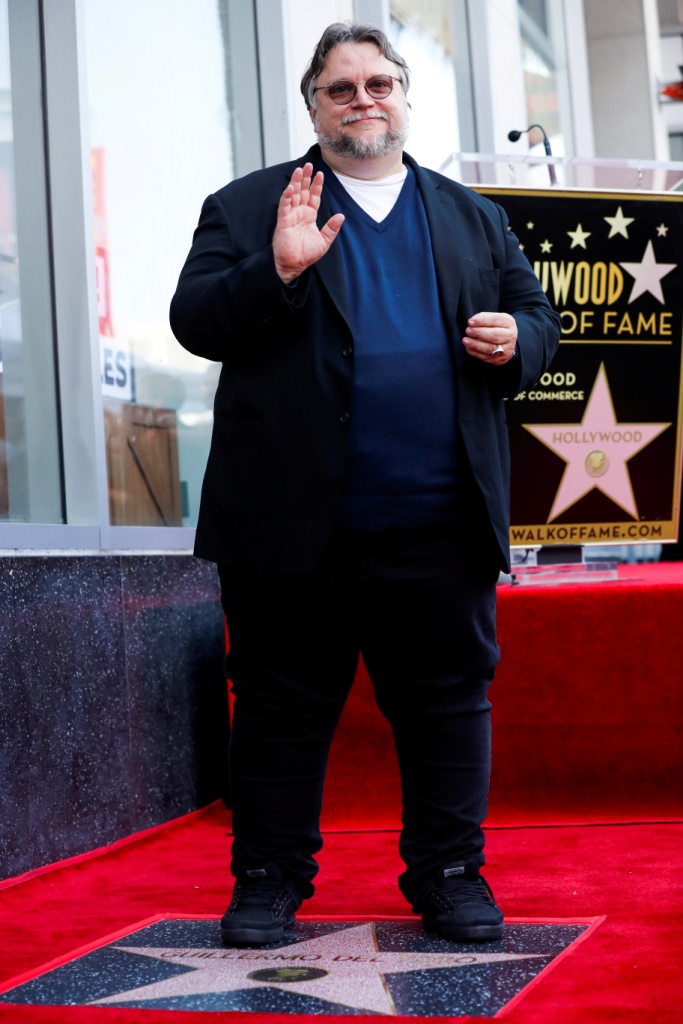 Guillermo del Toro recibe estrella en el Paseo de la Fama de Hollywood (Reuters).