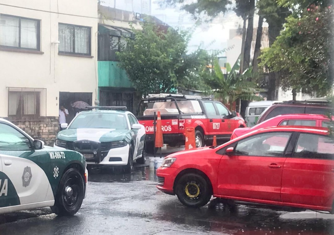 El hombre murió luego de que subió a un poste de luz en Iztapalapa. (Jorge Becerril)
