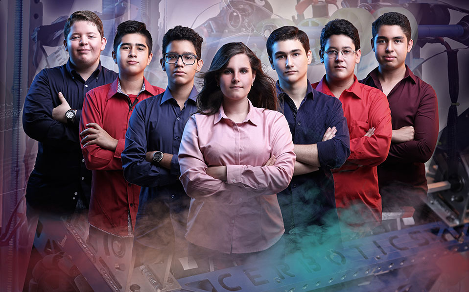 Los siete integrantes del Colegio Cervantes que representarán a Team México en Dubái. (Jesús Marín)