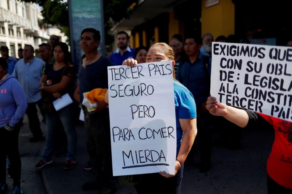 Los manifestantes también protestan contra la segunda vuelta de las elecciones presidenciales acusándolas de "fraudulentas". (EFE)