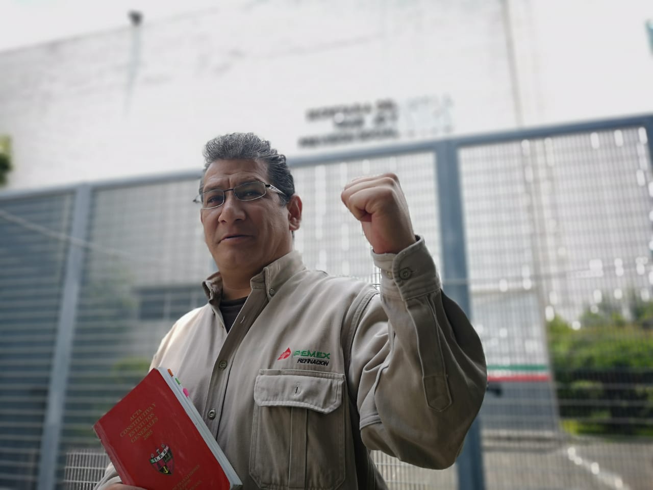 Sergio Carlos Morales Quintana, entregó la documentación en la Secretaría del Trabajo/Daniel Venegas.