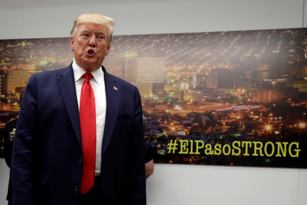 Donald Trump llegó a El Paso, Texas, tras el tiroteo registrado el 3 de agosto en un Walmart. (AP)