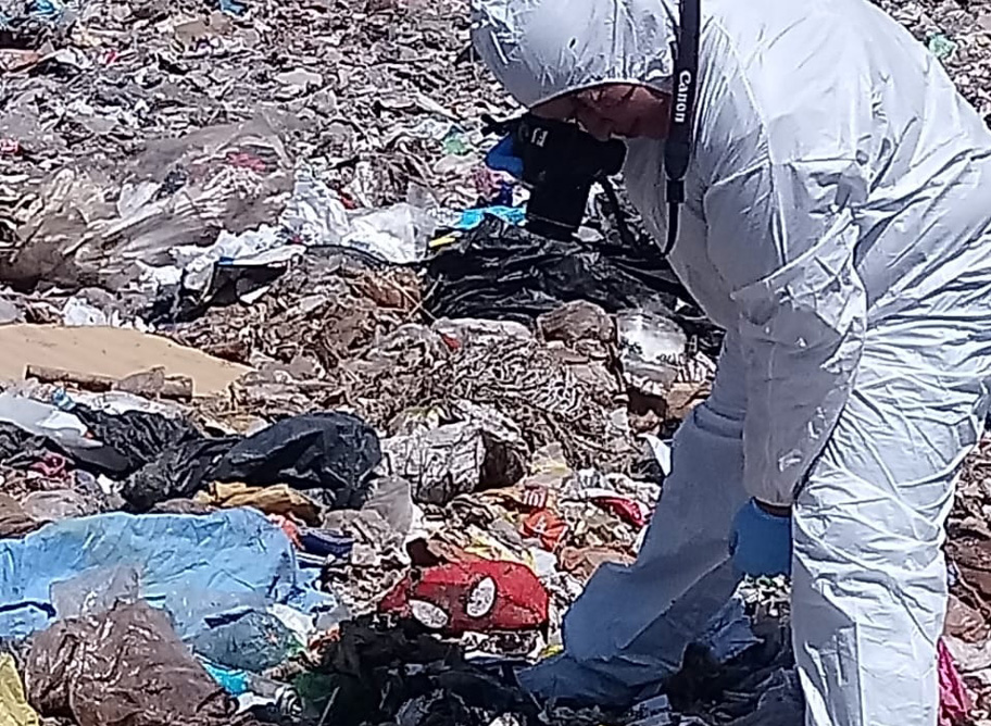 Los restos fueron trasladados a la morgue para iniciar con la investigación. (Especial)