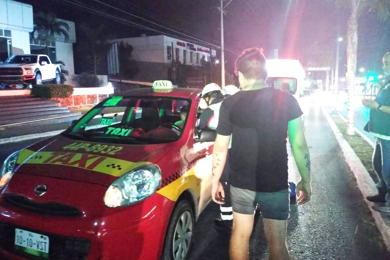 Cruz Roja auxilia al taxista.