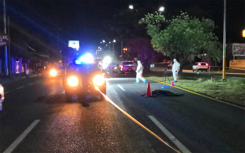 El cuerpo quedó sobre el carril de alta velocidad en circulación norte a sur.