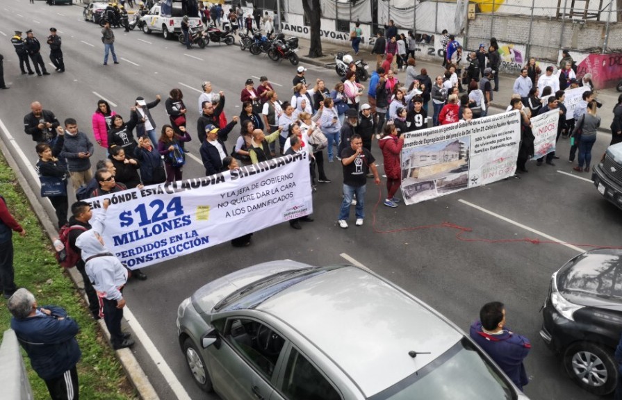 Los damnificados cerraron por casi una hora la Calzada de Tlalpan. | Jorge Becerril