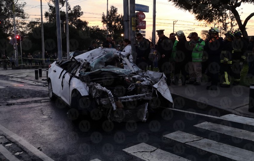 El auto chocó contra la moto en el cruce de Eduardo Molina y San Juan de Aragón. | Jorge Becerril