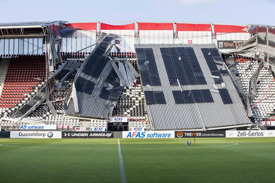 Se derrumba parte del techo del estadio del AZ Alkmaar (EFE)