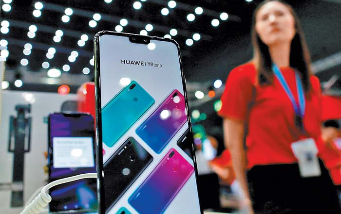 Huawei considera instalar Harmony en su teléfono insignia Mate 30. EFE