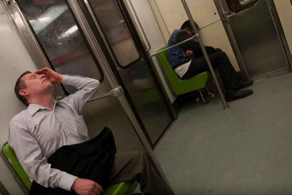 La multa por quedarte dormido en el Metro puede ser de miles de pesos. (Cuartoscuro)