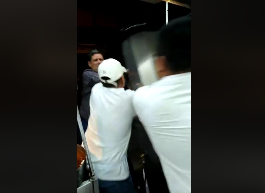 El presunto diputado tiró el trompo al pastor. (Notivox Digital)
