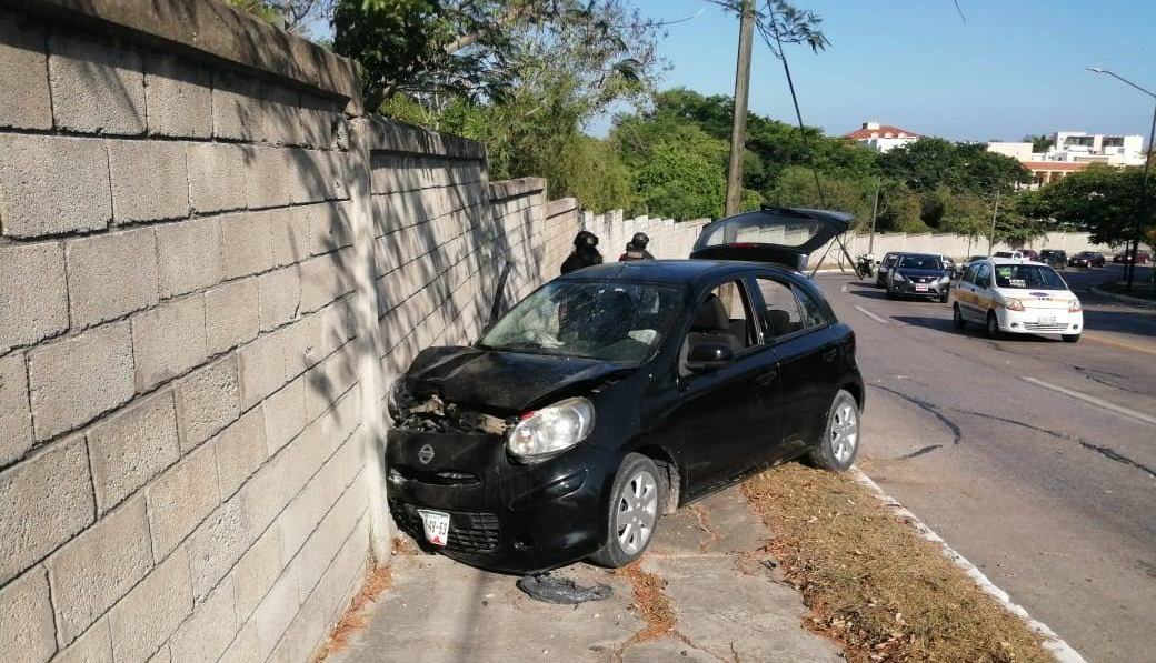 El automóvil siniestrado.
