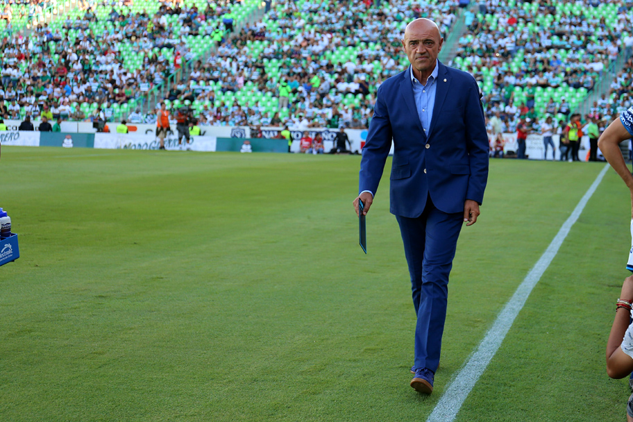 Felicitó a los guerreros por el juego que dieron. (Rolando Riestra)