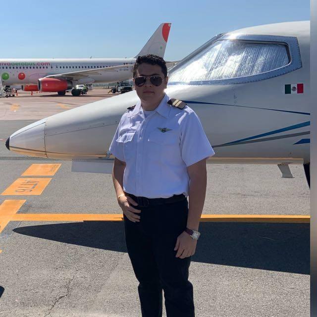 Jhonatan Morales Hernández está a punto de convertirse en piloto aviador comercial de ala fija.  (Cortesía)