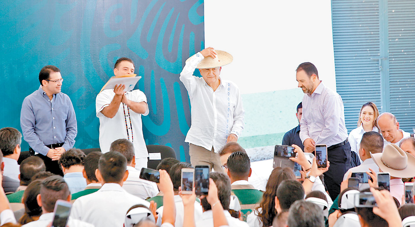 El presidente Andrés Manuel López Obrador visitó el hospital rural de Tlaltenango, en Zacatecas. (Juan Carlos Bautista)