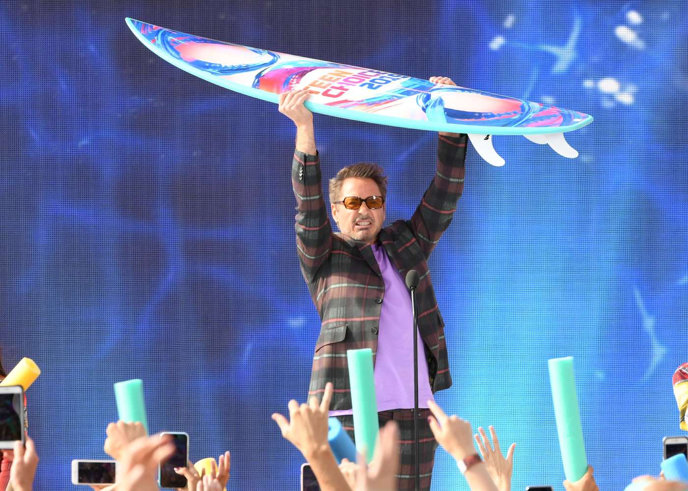 Robert Downey Jr. en la premiación de los Teen Choice Awards 2019