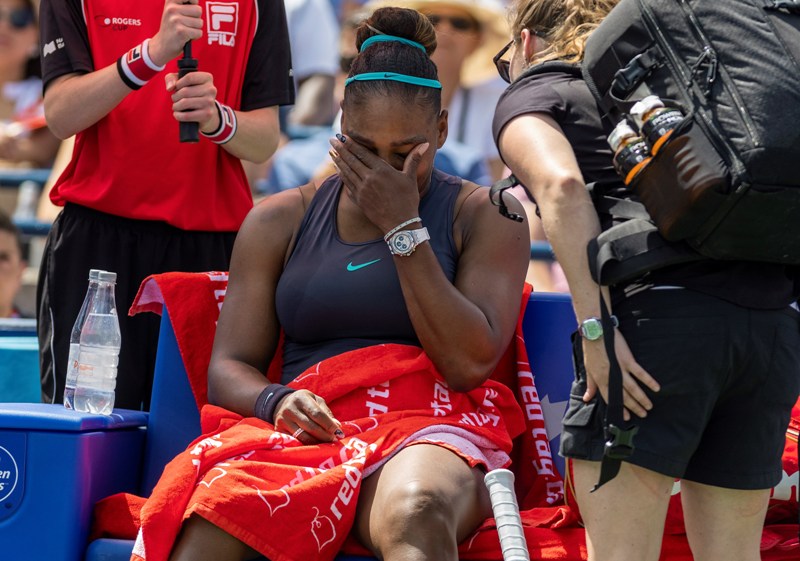 Serena Williams se retiró de la Final del torneo en Canadá tras lesión (EFE)