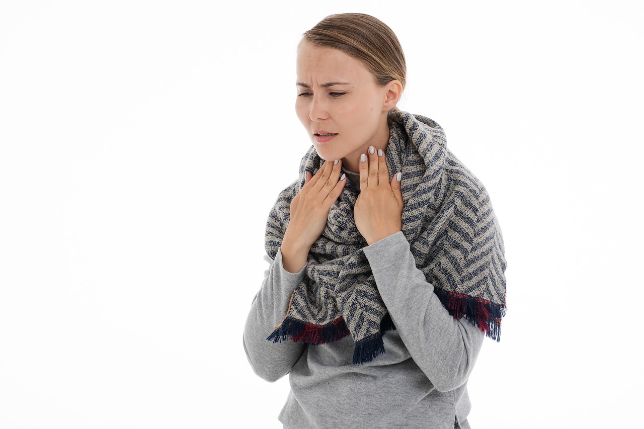 El cáncer de tiroides presenta síntomas como dificultad al respirar y tragar alimento. (Foto: Pixabay)