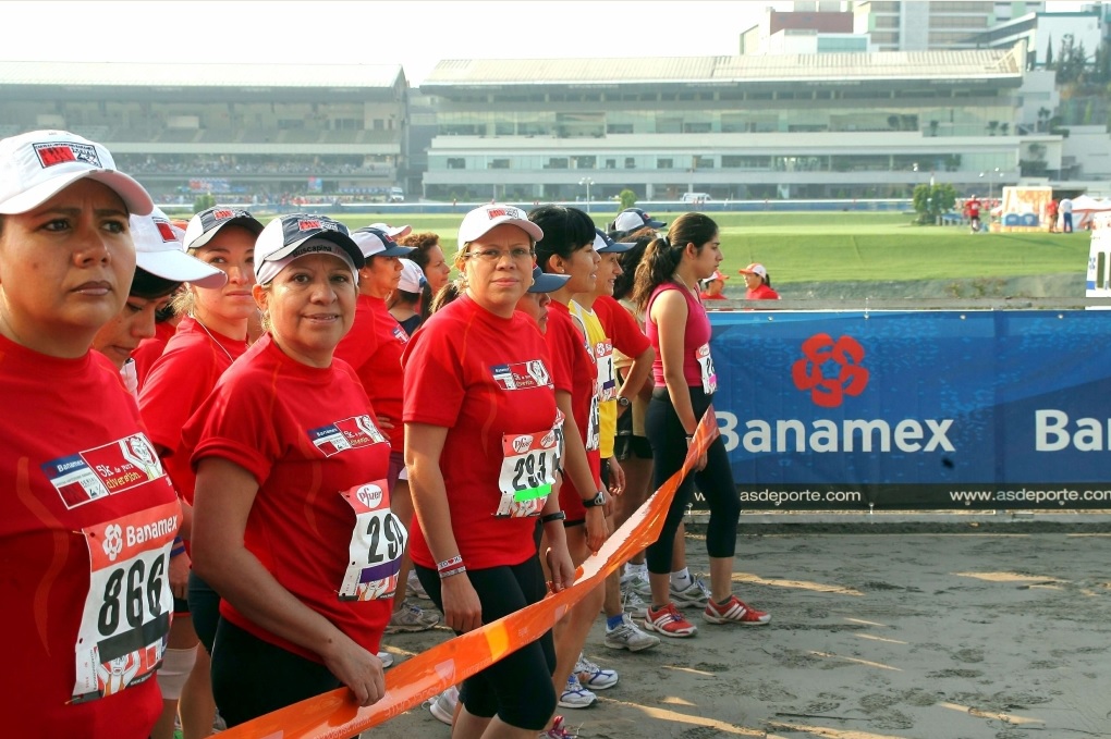Carrera en el Hipódromo de las Américas (Mexsport)