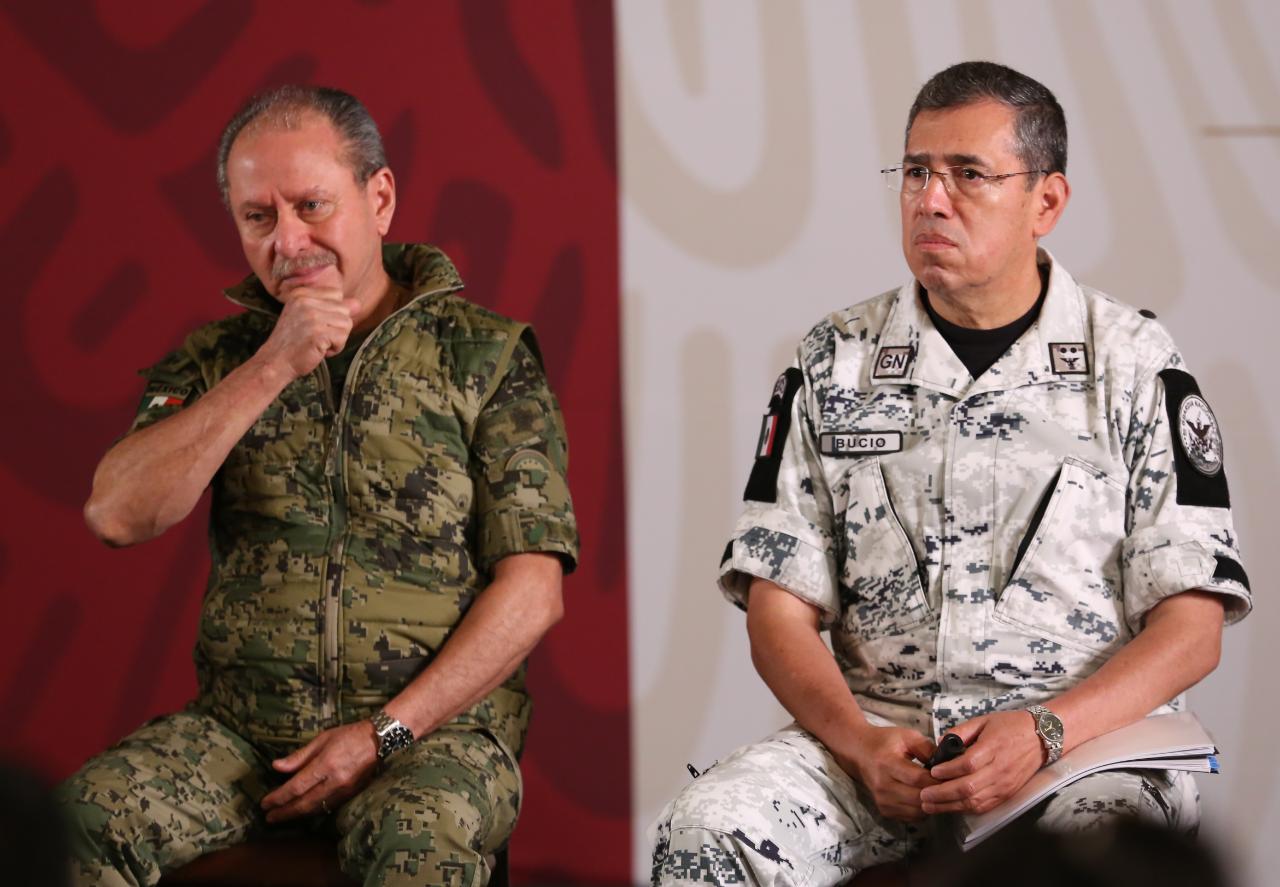 José Rafael Ojeda Durán, junto con el comandante de la Guardia Nacional. (Foto: Octavio Hoyos)