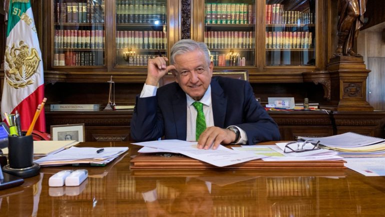 López Obrador firmó un memorándum para frenar la reforma educativa, pero Presidencia dice que el documento no existe/Especial.