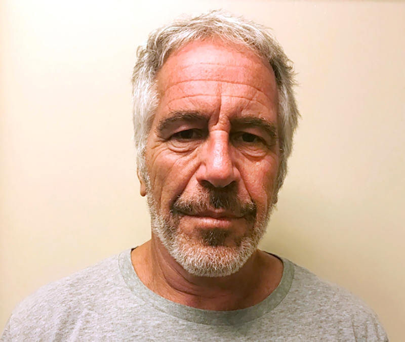 El multimillonario Jeffrey Epstein fue hallado sin vida en su celda el sábado por la mañana, en un aparente suicidio. (AP)