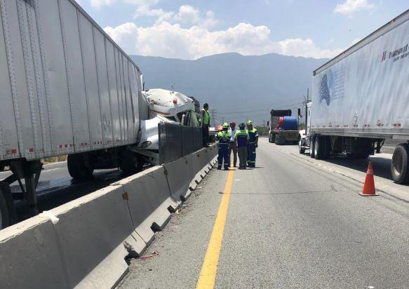 El conductor quedó prensado tras una carambola. (Foto: Especial)