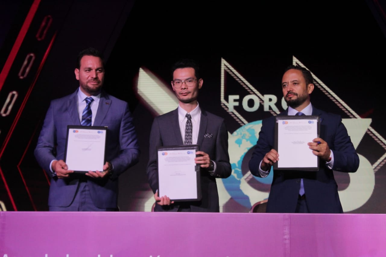 Firman convenio con la empresa Alibaba Group (Foto Dany Béjar)