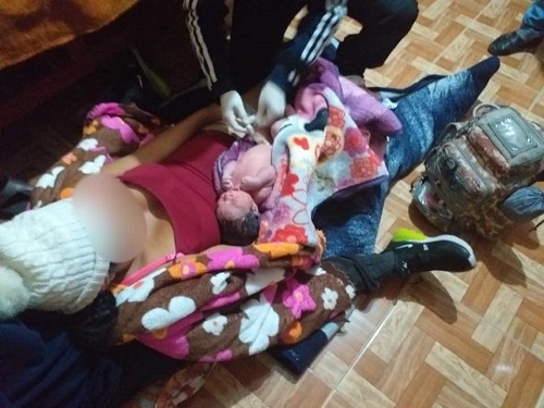 La madre y el bebé se reportan en buenas condiciones. (Especial)