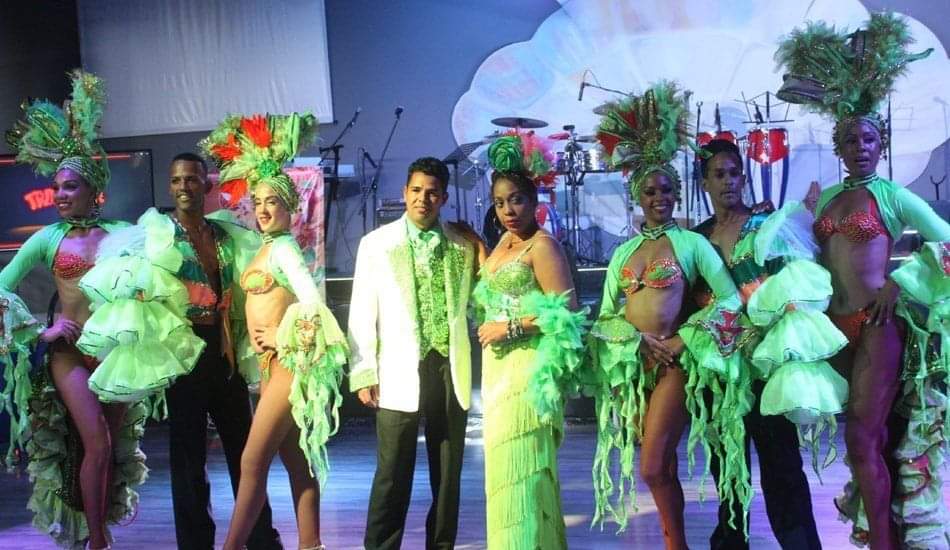 ¡Oh la Habana! de Cabaret Tropicana requiere 1.5 toneladas de escenografía y vestuario (Cortesía).