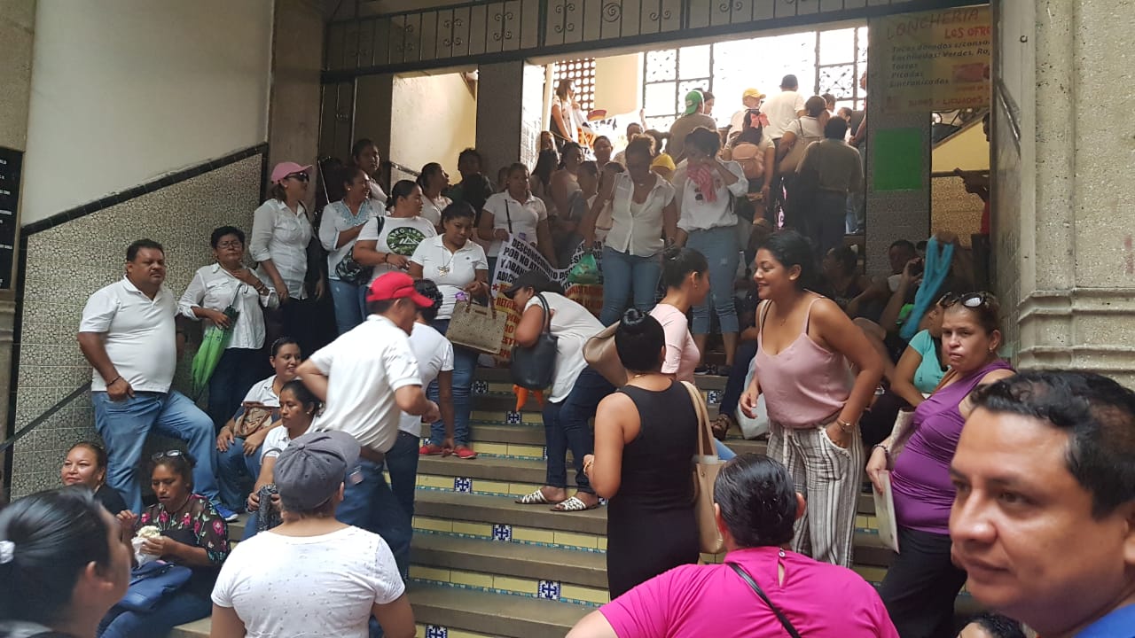 Los docentes iniciaron una marcha hasta la sede administrativa. (Javier Trujillo)