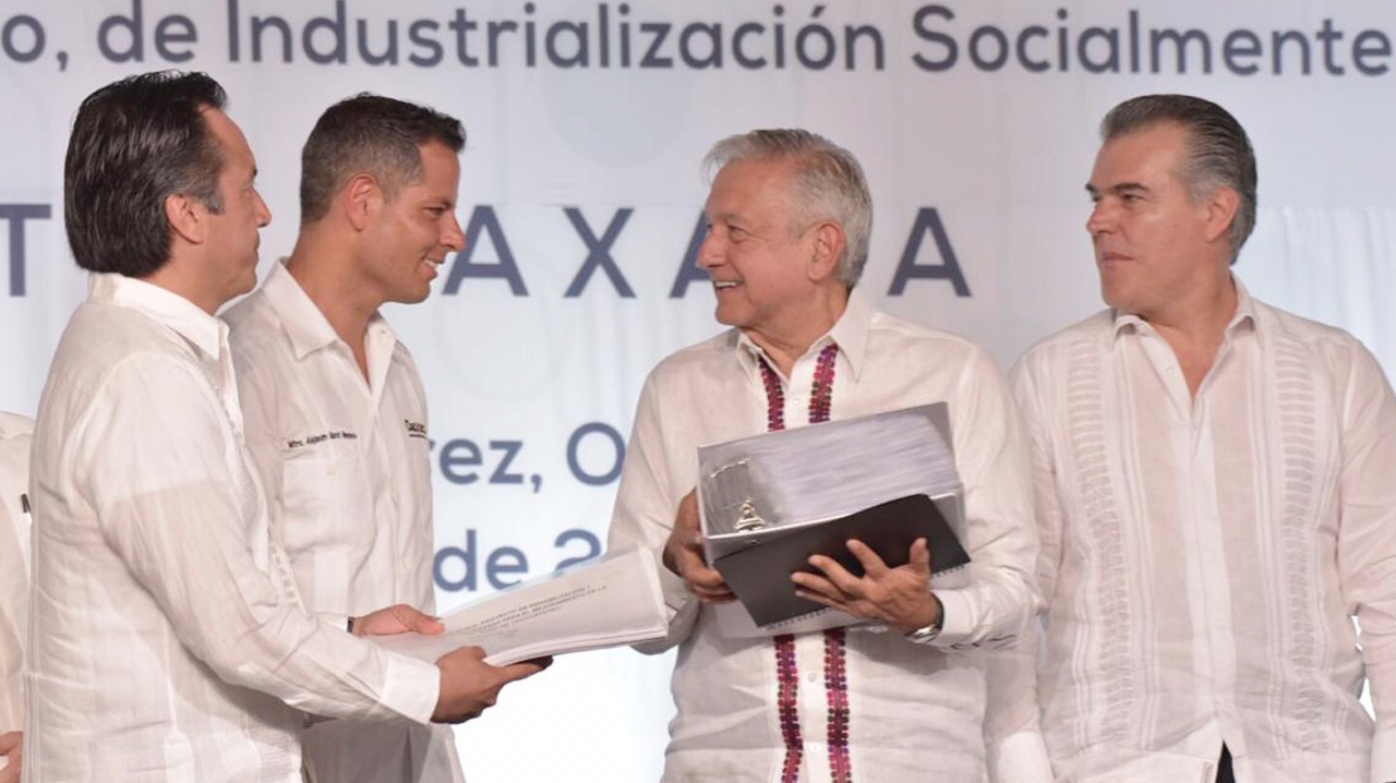 López Obrador se reunión con los jefes de estados, entre ellos, con Alejandro Murat, de Oaxaca. (Especial)