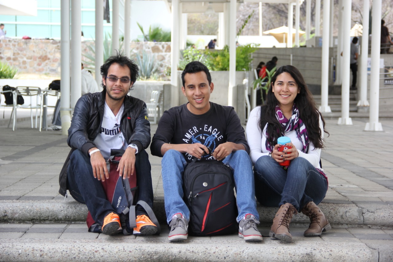 Alumnos de la  UG están recibiendo más apoyos. (Foto: Especial).