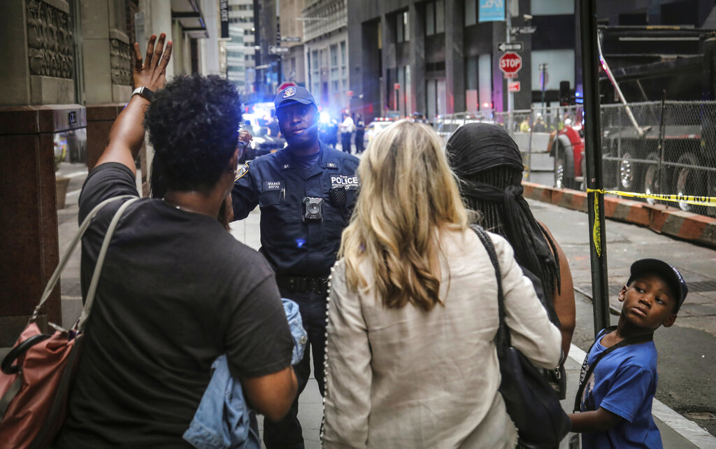 El Metro su evacuado. (AP)